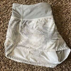 Lulu speed ups 2.5 inseam